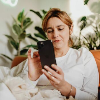 Should You Book Your Clean Through A Cleaning App? Antoinette Daniel Just Helpers London